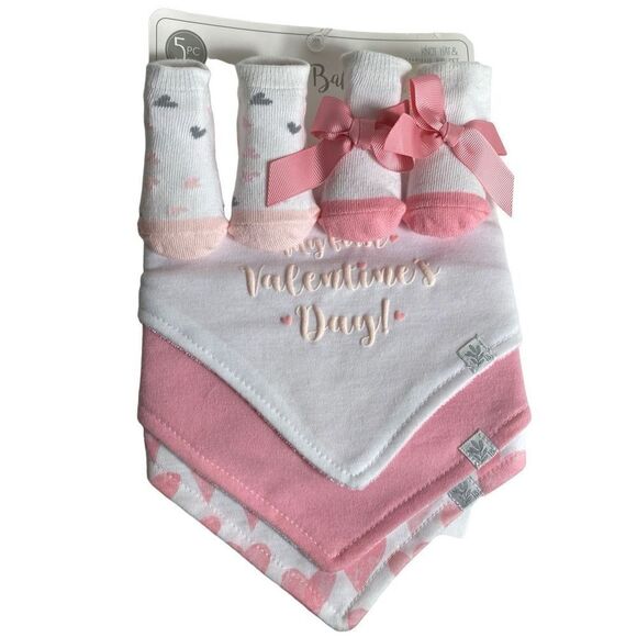 TRUE BABY 0-6 MONTH - 1ST VALENTINES BIB AND SOCK SET - Picture 1 of 7